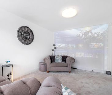 4 bedroom semi-detached house to rent - Photo 2