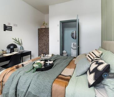 1 bedroom in a house share to rent - Photo 2