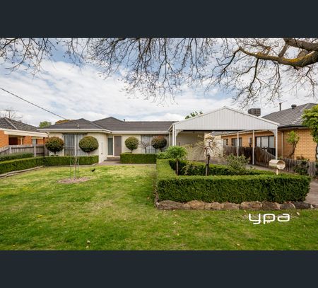 3 Monterey Ct, Sunbury, Vic 3429 - Photo 2
