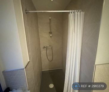 1 bedroom in a house share to rent - Photo 6