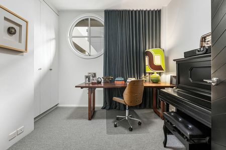 Warehouse style living in the heart of Port Melbourne - Photo 3