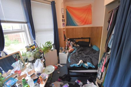 6 Bed Terraced House, Christchurch Road, RG2 - Photo 2