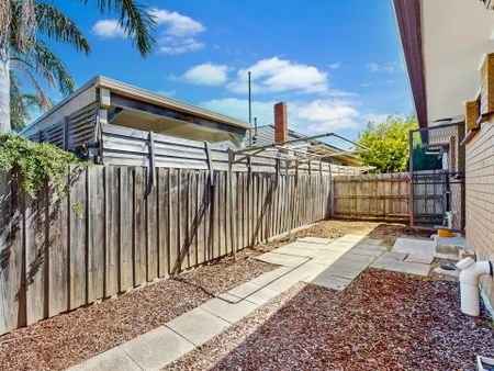 Charming Residence Offering Comfort & Convenience - Photo 2