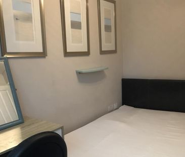 6 bedroom terraced house to rent - Photo 5