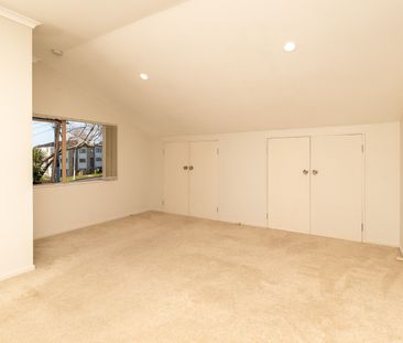 Charming 4 Bedroom, 3 Bathroom Home in the Heart of Panmure - Photo 5