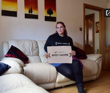 Light room in 4-bedroom apartment in Dublin - Photo 5