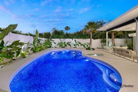 Resort-Style Luxury Meets Effortless Coastal Living - 'Casa Palma' - Photo 4