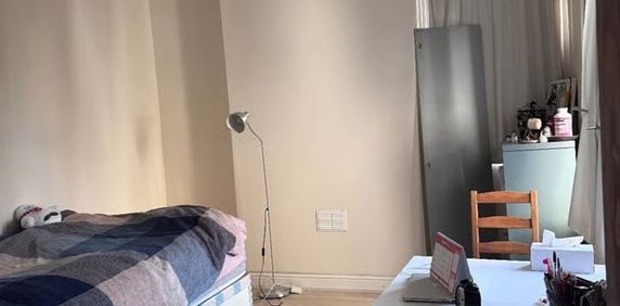 Room in a Shared Flat, Melrose Road, HA5 - Photo 2