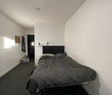 3 bedroom flat to rent - Photo 4