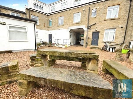 1 bedroom in a house share to rent - Photo 5