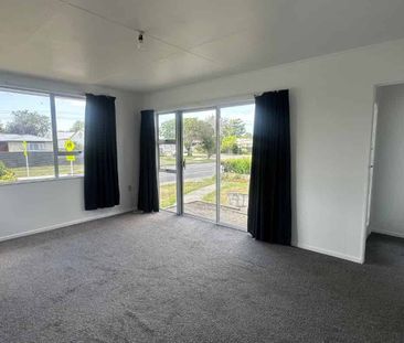 WALTON WAY, FLAXMERE, HASTINGS - Photo 2