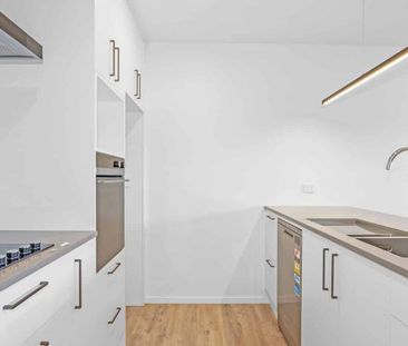 Three Bedroom Beauty! - Photo 1