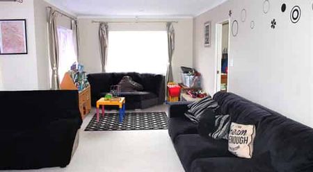 Elegant 4 Bedroom House - Photo 2