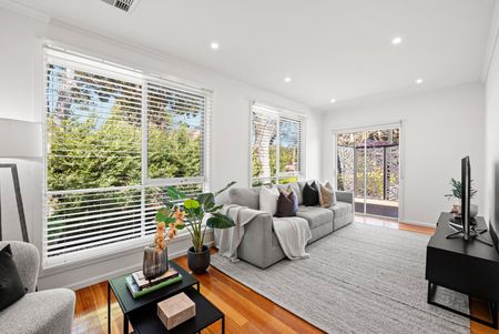 A FAMILY SANCTUARY OF LIGHT, SPACE AND PRIVACY - Photo 3