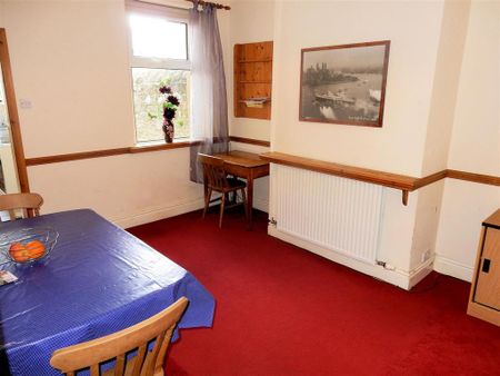 3 bedroom private hall to rent - Photo 2