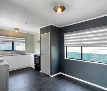 KELVIN GROVE - 3 BEDROOMS - Photo 3