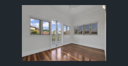 HIGHSET TIMBER HOME IN EAGLE JUNCTION SCHOOL CATCHMENT - Photo 4