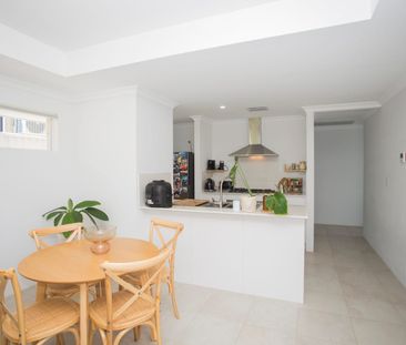 Coastal Living Awaits - Photo 4