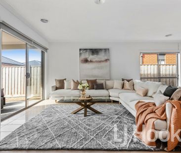 Great Family Friendly House At Point Cook! - Photo 2