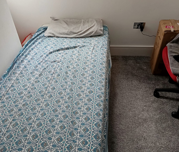1 bedroom in a house share to rent - Photo 2