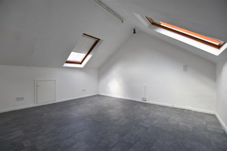 4 bedroom semi-detached house to rent - Photo 3