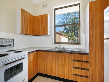 12 Cook Street, UNANDERRA NSW 2526 - Photo 2