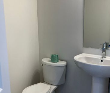 For Lease - 47 Bayardo Drive, Oshawa, Ontario - Photo 5