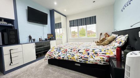 4 bedroom detached house to rent - Photo 2