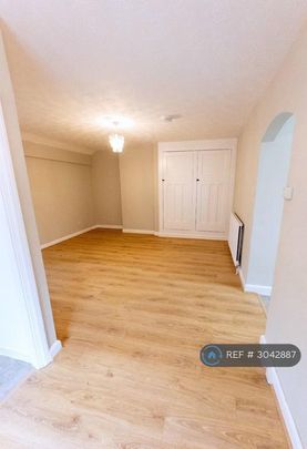 3 bedroom flat to rent - Photo 1