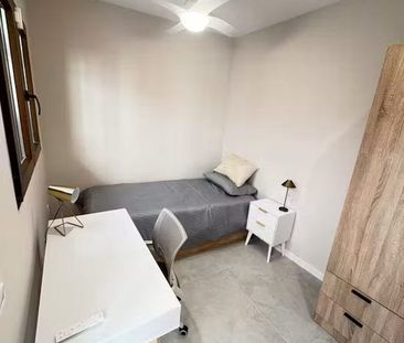 Carrer de Colón, Valencia, Valencian Community 46113 - Photo 3