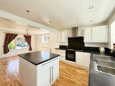 4 bedroom detached house to rent - Photo 5