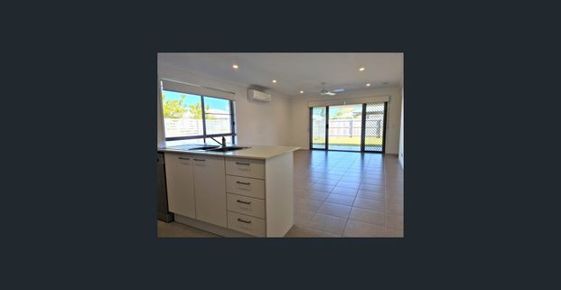 Impeccable Family Living only 800m from the Waterfront - Photo 1