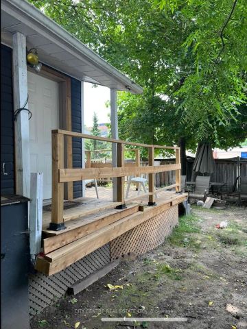 Detached Home For Lease | W9248183 - Photo 2