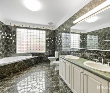 WONDERFUL FAMILY HOME WITH GARDEN MAINTENANCE - Photo 2