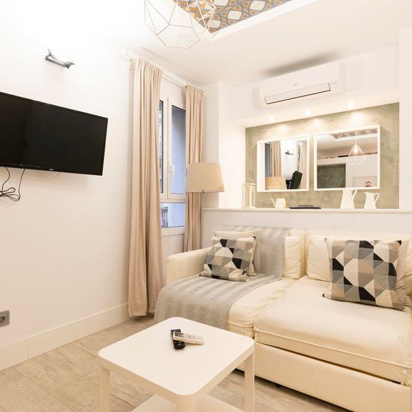 Beautiful One-Bedroom Apartment in Barceloneta - Photo 1