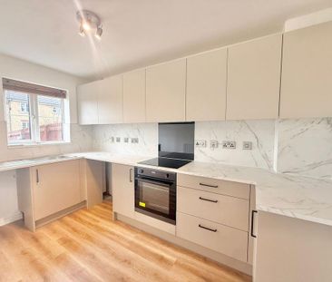 3 bedroom semi-detached house to rent - Photo 6