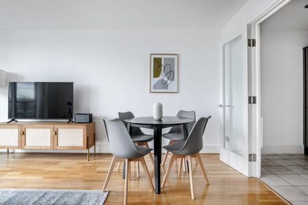 Bridge House, St George Wharf - Photo 5