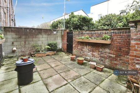 3 bedroom terraced house to rent - Photo 5