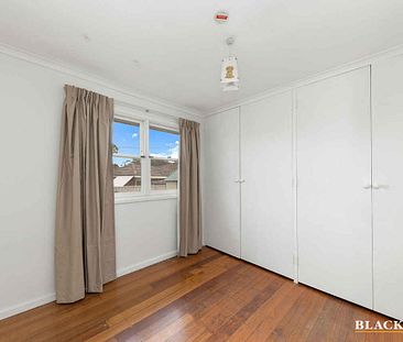 WELL LOCATED SINGLE LEVEL, 4 BEDROOM HOME - Photo 2