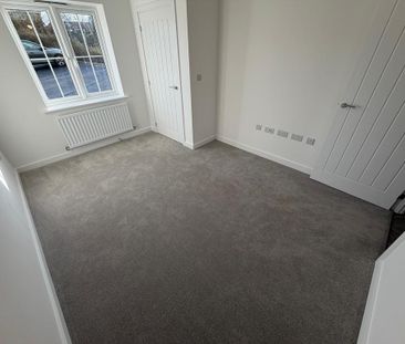 2 bedroom end of terrace house to rent - Photo 3