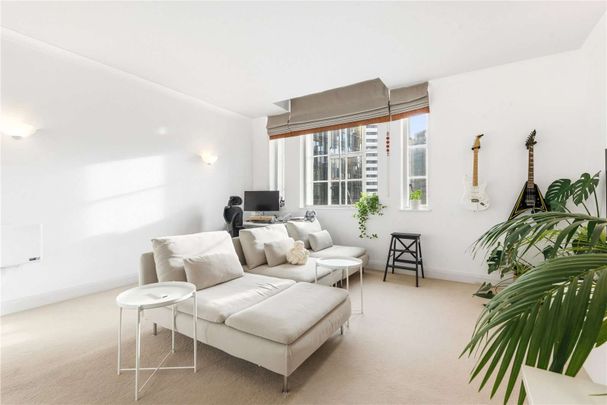 A modern 1 bedroom apartment situated near Waterloo Station with access to leisure facilities. - Photo 1