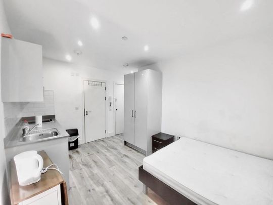 Studio to rent - Photo 1