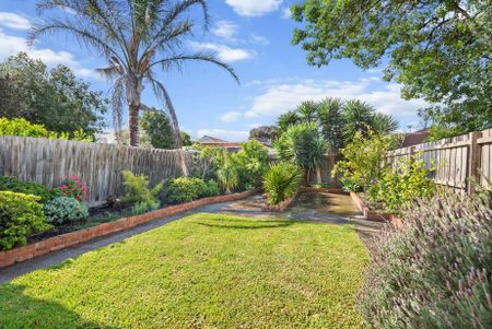 Delightful Three Bedroom - Photo 4