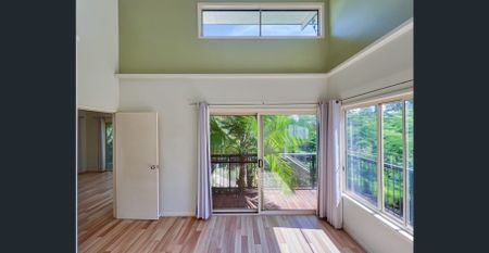 Spacious Family Home - walk to the shops - Photo 4