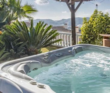 Luxury Villa for rent in Benahavís, Spain - Photo 2