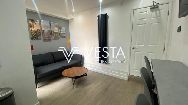 1 bedroom in a house share to rent - Photo 1