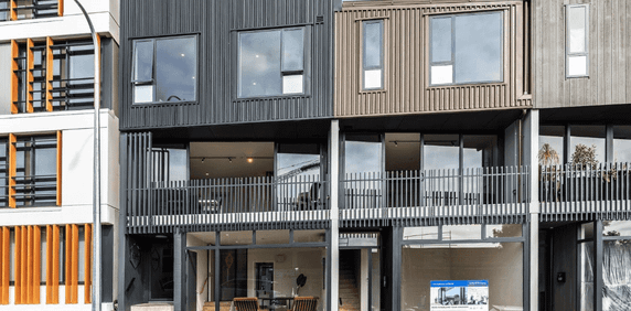 BOUTIQUE RESIDENTIAL TOWNHOUSE - ROOF TOP TERRACE + OFFICE - Photo 2