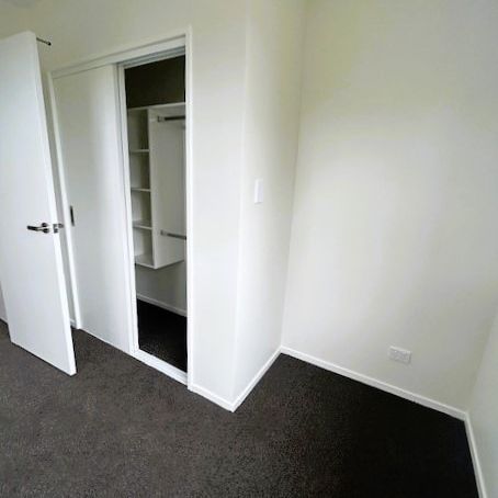 Modern two bedroom townhouse! - Photo 1