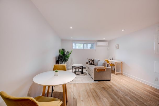 5489 Avenue Coolbrook, #A - Photo 1