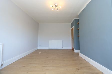 3 bedroom apartment to rent - Photo 2